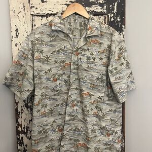 Men’s Batik Bay Hawaiian Button down shirt.  Size L.
